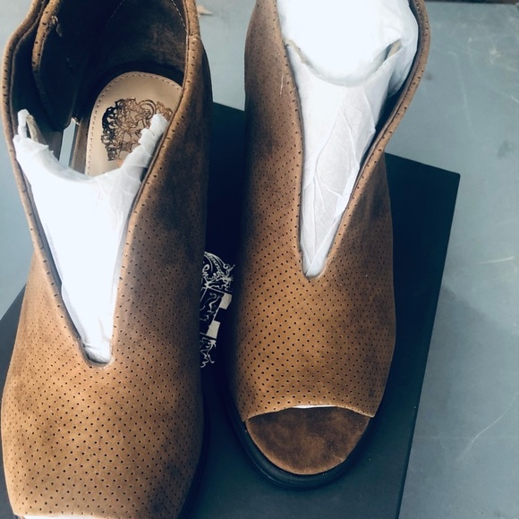 Vince Camuto- NIB Woman Pumpernickle Suede Front VCut PeepToe , Size 8W - Picture 5 of 9